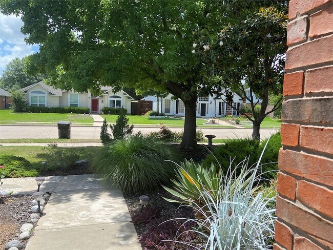 Building Photo - 5414 Plantation Ln