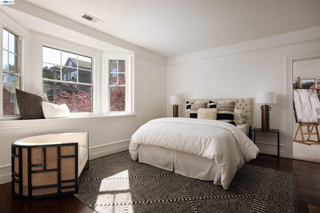 Building Photo - 3033 Divisadero St