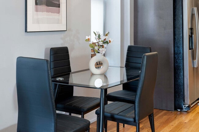 Building Photo - 109 S Paulina St