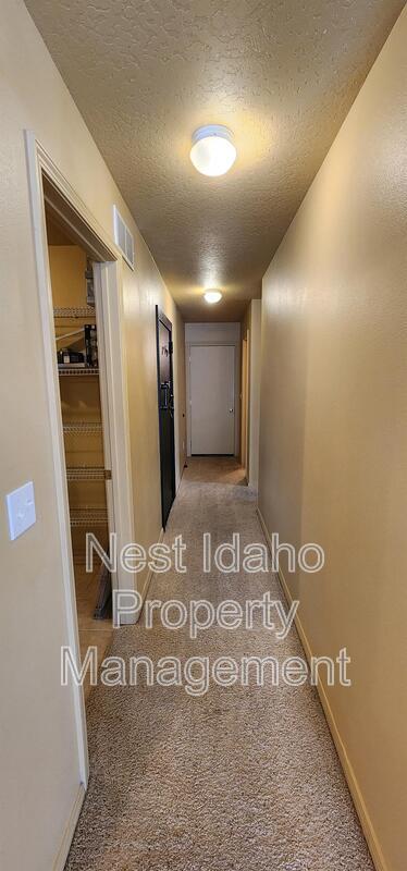 Building Photo - 164 E Linmar Dr