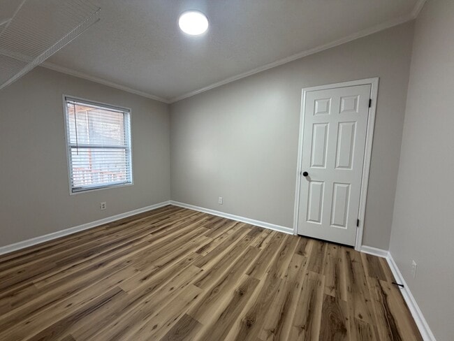 Building Photo - 450 Wendy Ln