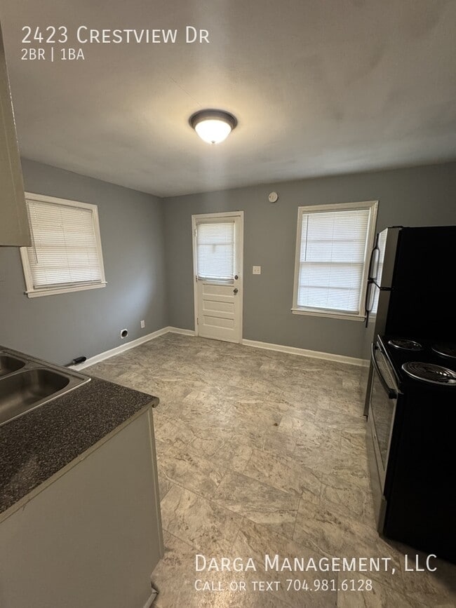 Building Photo - 2423 Crestview Dr