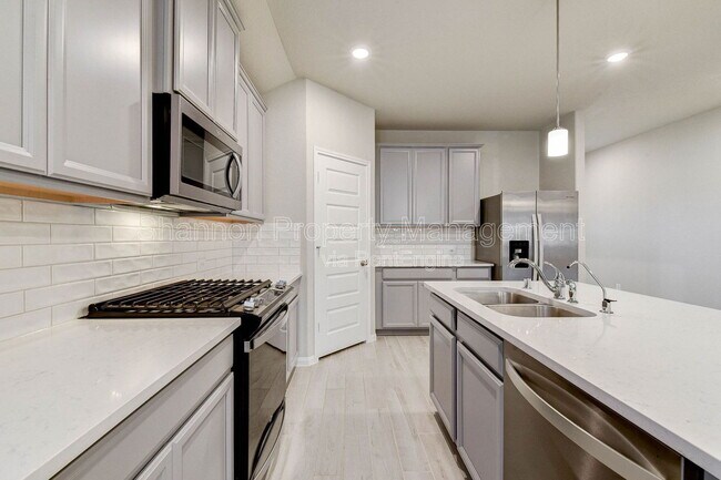 Building Photo - 12902 Royal Ann Wy