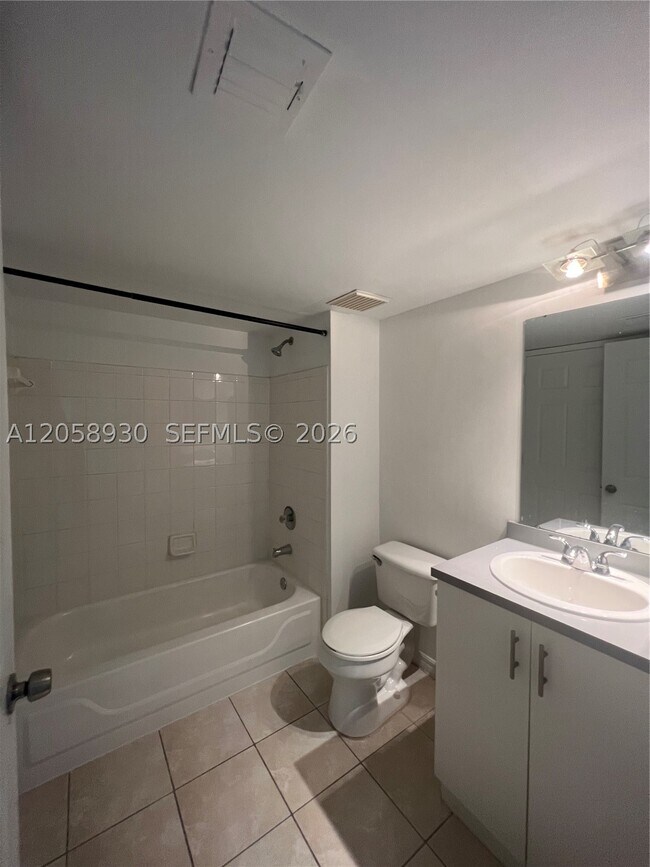 Building Photo - 2427 Centergate Dr