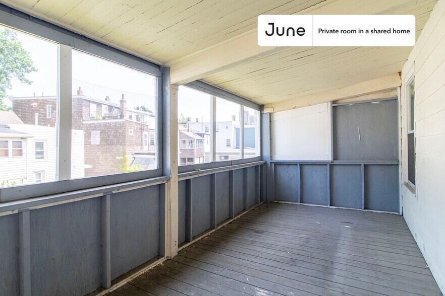 Building Photo - Room in Shared 3 bed/1 bath home