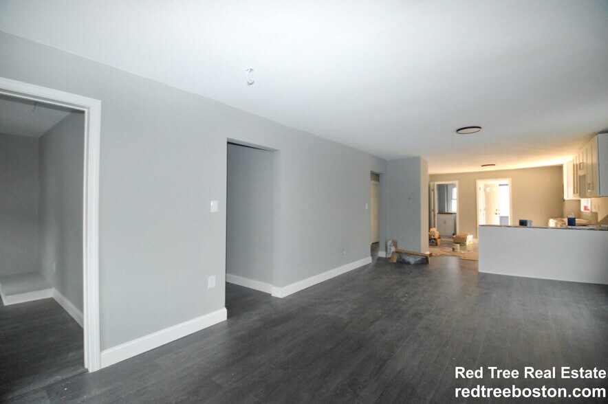 Building Photo - 158 Hillside St