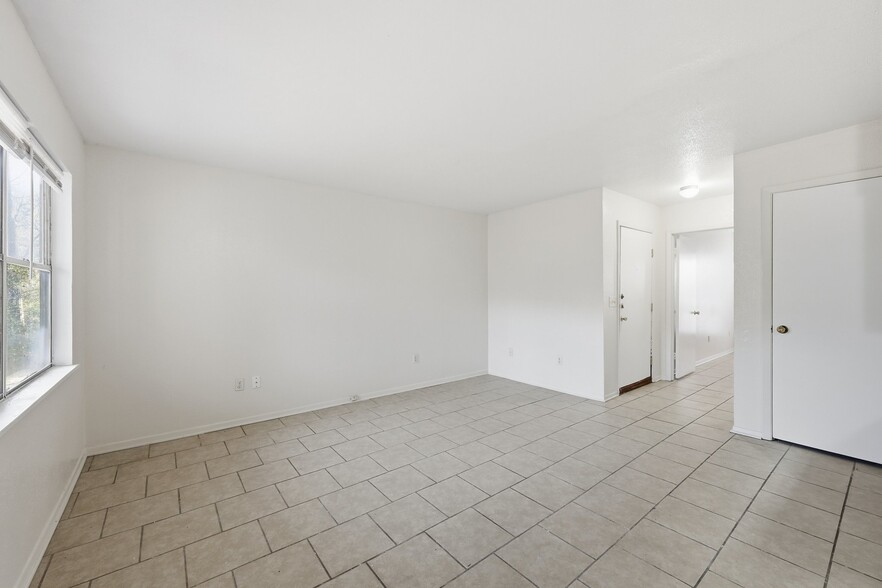 Building Photo - 801 W Gibson St