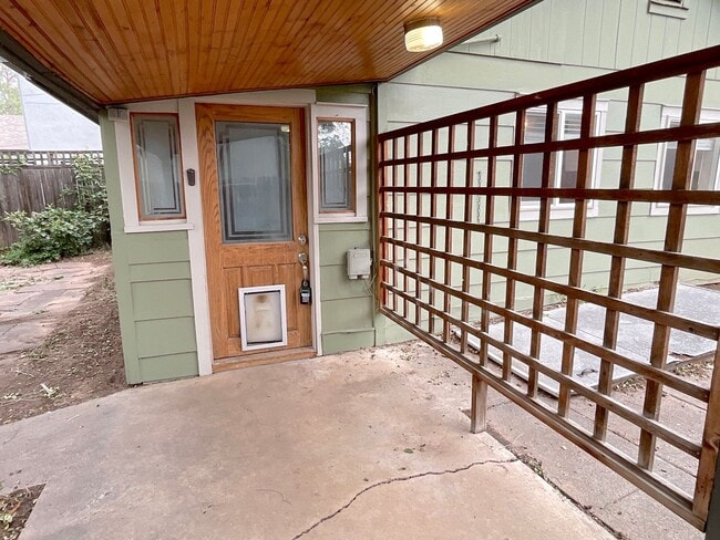 Building Photo - 1 Bedroom Home Available Near W Pikes Peak...