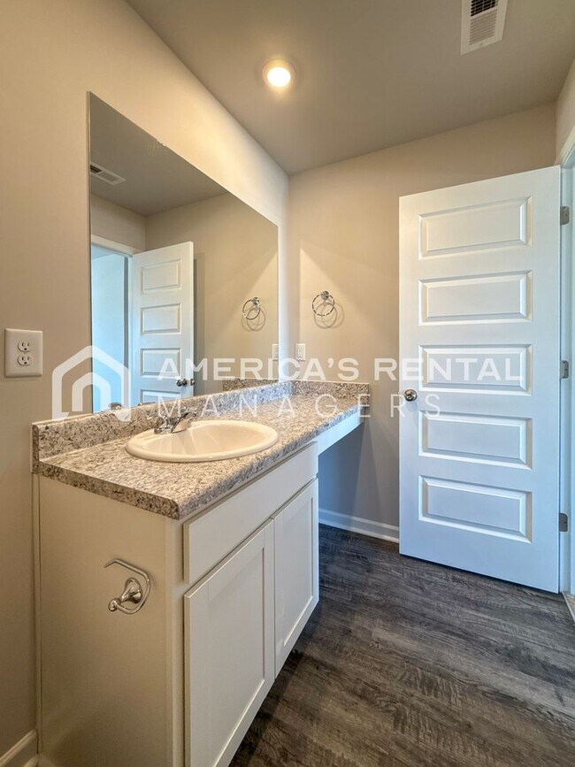 Building Photo - Escape to Lakeside Living in Lincoln! View with 48 Hours Notice!  DEPOSIT PENDING!!