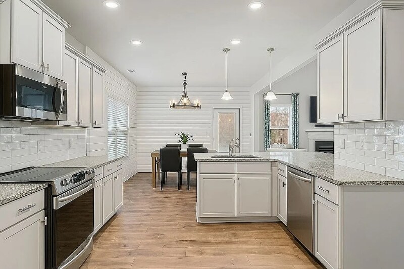 Building Photo - 182 Hillmont Dr