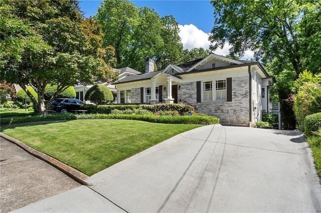 Building Photo - 663 Yorkshire Rd NE