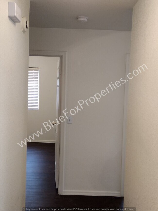 Building Photo - 915 N Silverleaf Oak Pl