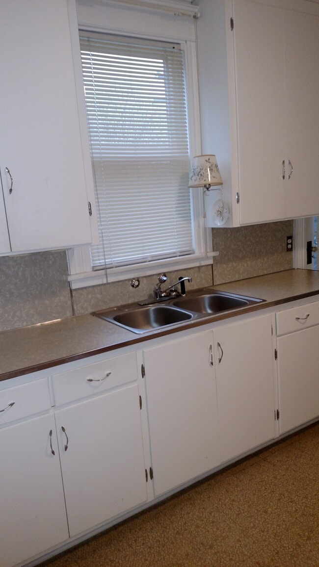 Building Photo - 2504 Chili Ave