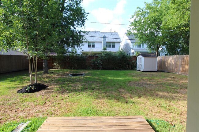 Building Photo - 6505 Sivley St