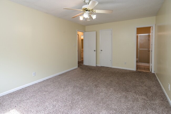 Building Photo - 2225 Golf Rd SW