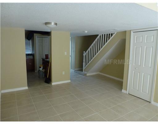 Building Photo - Nice, Clean Two Bedroom Townhouse