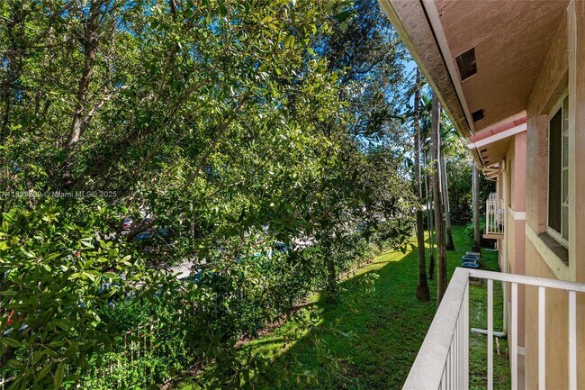 Building Photo - 3211 Sabal Palm Manor