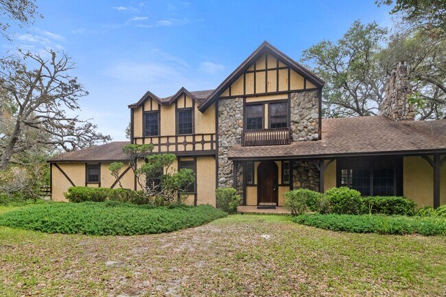 Primary Photo - Escape to Your Private Paradise!
