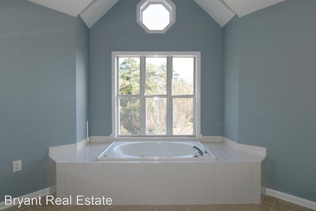 Building Photo - 4106 Breezewood Dr