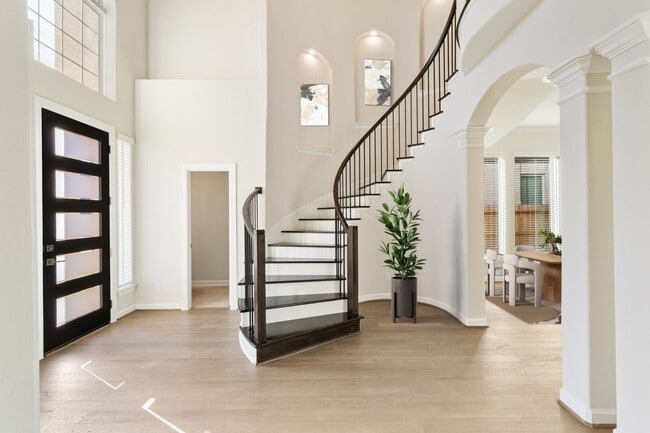 Building Photo - 6131 Belleau Lake Dr