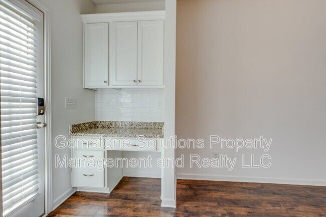 Building Photo - 304 Oldbury Ln