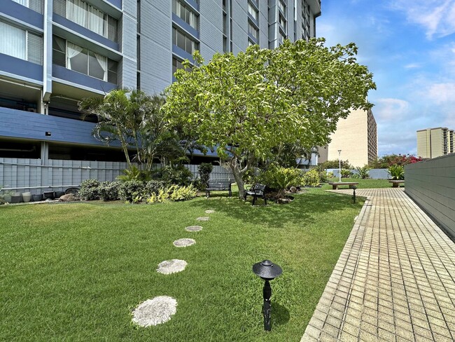 Building Photo - Salt Lake: 1 Bed, 1 Bath Condo w/ 1 Parkin...