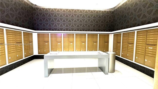 Building Photo - 501 NE 31st St