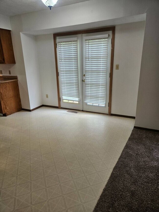 Building Photo - 607/609 W. Edgewood