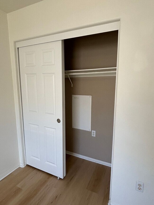 Building Photo - Move-In Ready 4 Bedroom Home Perfect for Professionals & Families