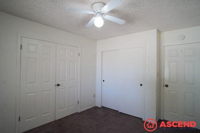 Building Photo - Lovely Home In Southwest Bakersfield!
