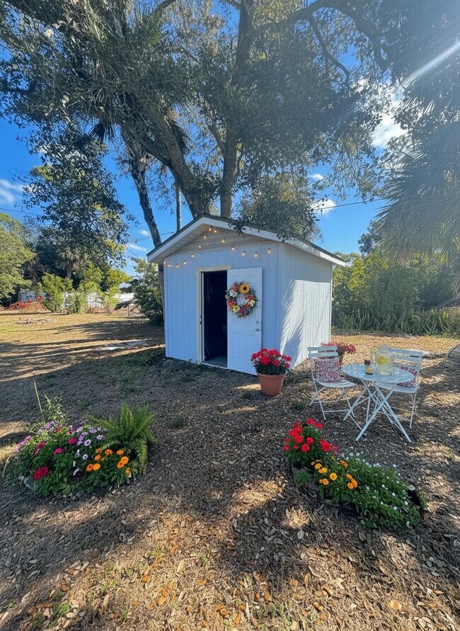 Building Photo - 2346 Lakeshore Cir