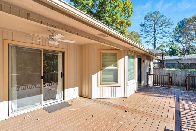 Building Photo - Beautiful 3-bedroom 2 bath Home in Bella V...