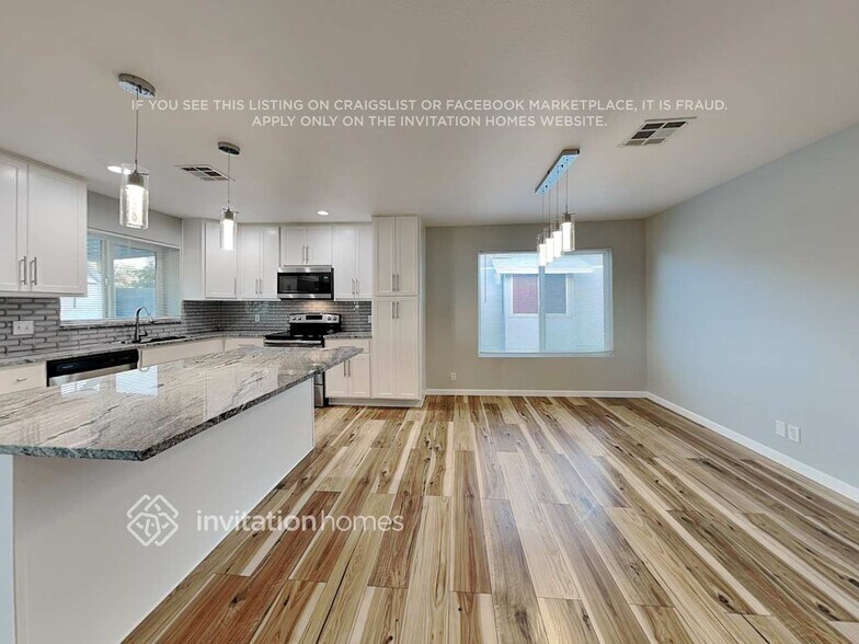 Building Photo - 304 W Alamo Dr