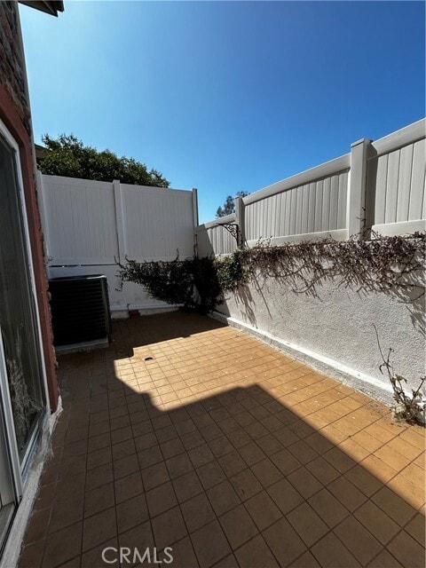 Building Photo - 5241 Colodny Dr