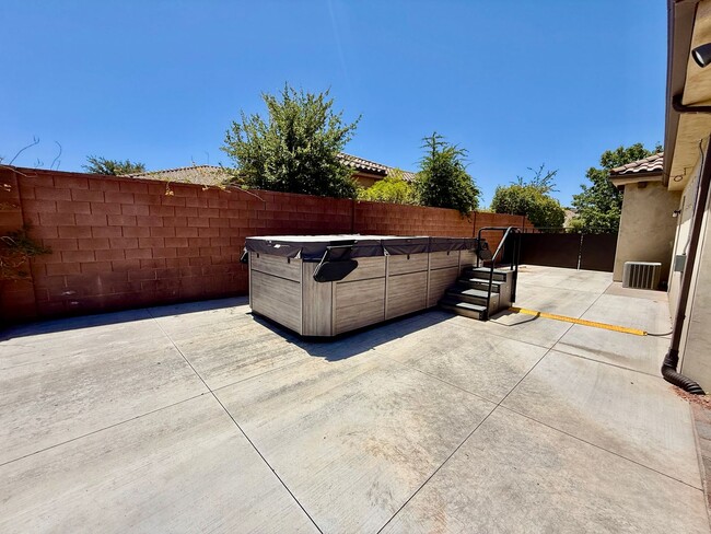 Building Photo - Beautiful Five-Bedroom Home in Tonaquint V...