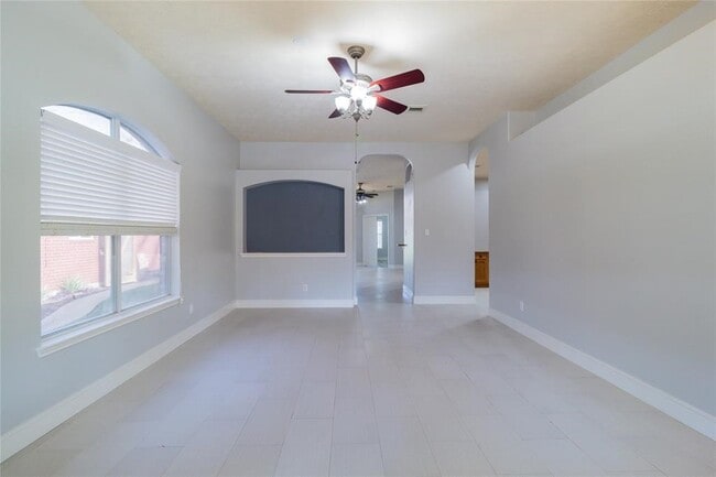 Building Photo - 6210 Pleasant Stream Dr