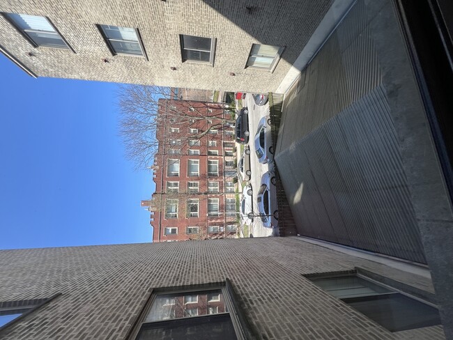 Building Photo - 6250 N Kenmore Ave