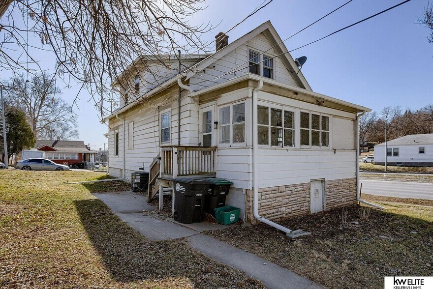 Building Photo - 4542 Franklin St