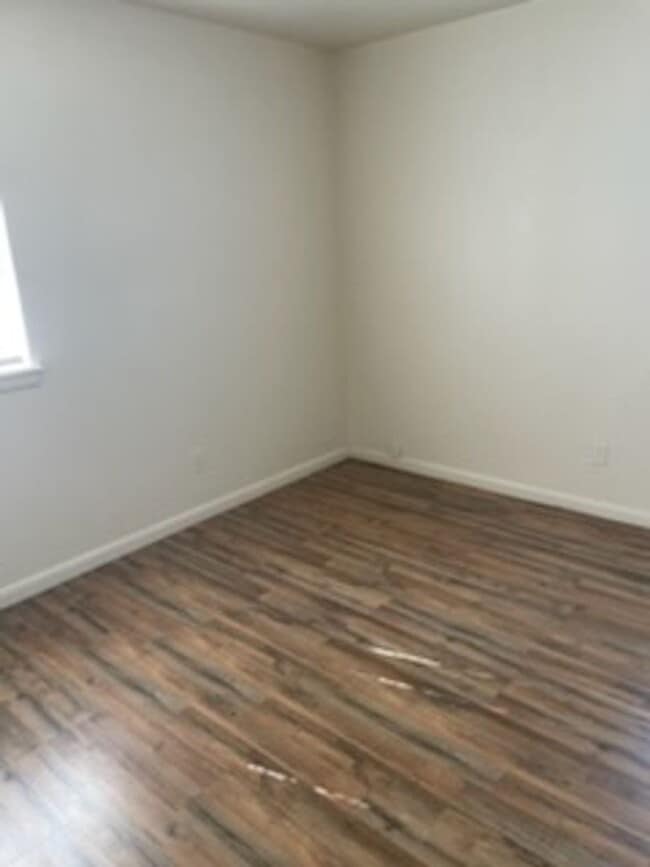 Building Photo - NICE HOME IN THE RIDGECREST AREA. PETS NEGOTIABLE WITH OWNERS APPROVAL