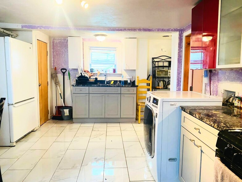 Building Photo - 40 Bristol St