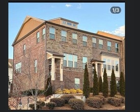 Building Photo - 400 Montclair Ct