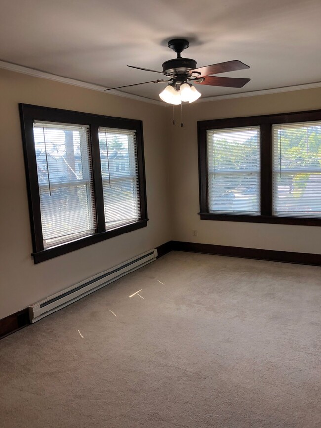 Building Photo - 1 Bedroom SW Portland / Large Backyard / E...