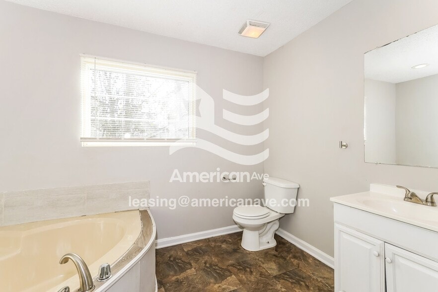 Building Photo - 632 Seymour Dr