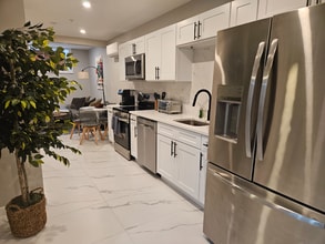 Building Photo - 1487 5th Ave