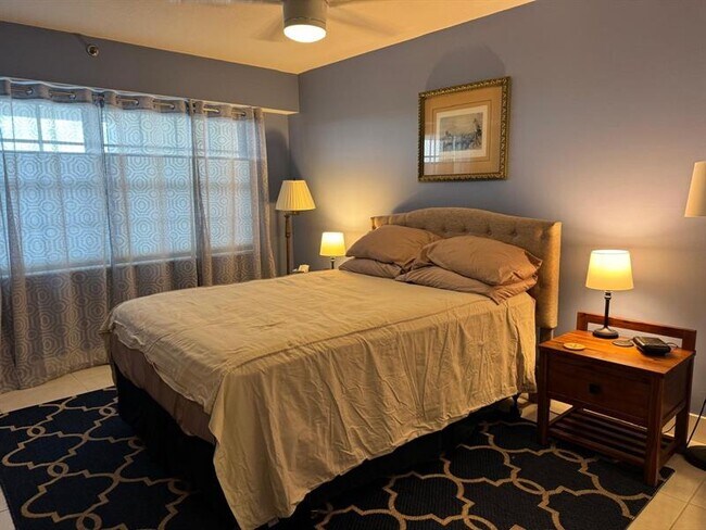 Building Photo - 3510 Oaks Way