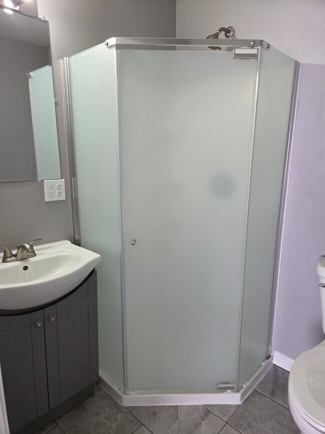 Building Photo - 715 N Kokomo Ave