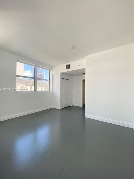 Building Photo - 111 E Flagler St