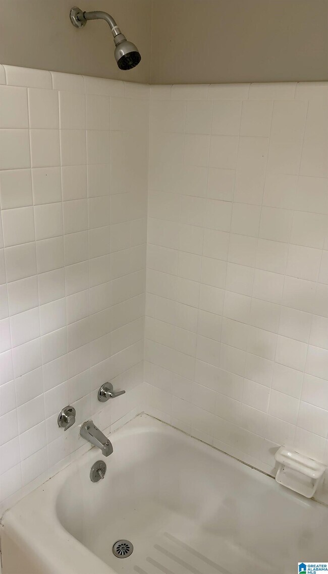 Building Photo - 1213 Oakwood St