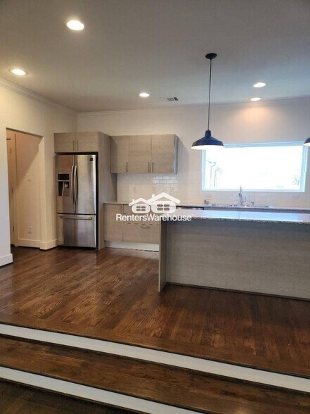 Building Photo - 1333 W 22nd St