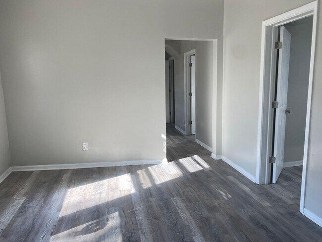 Building Photo - 7614 S Maryland Ave